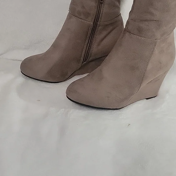Chinese Laundry Light Brown Wedge Boots Size 6 - Picture 6 of 10